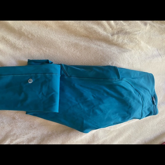 Blue lulu lemon leggings with pocket - Picture 2 of 4